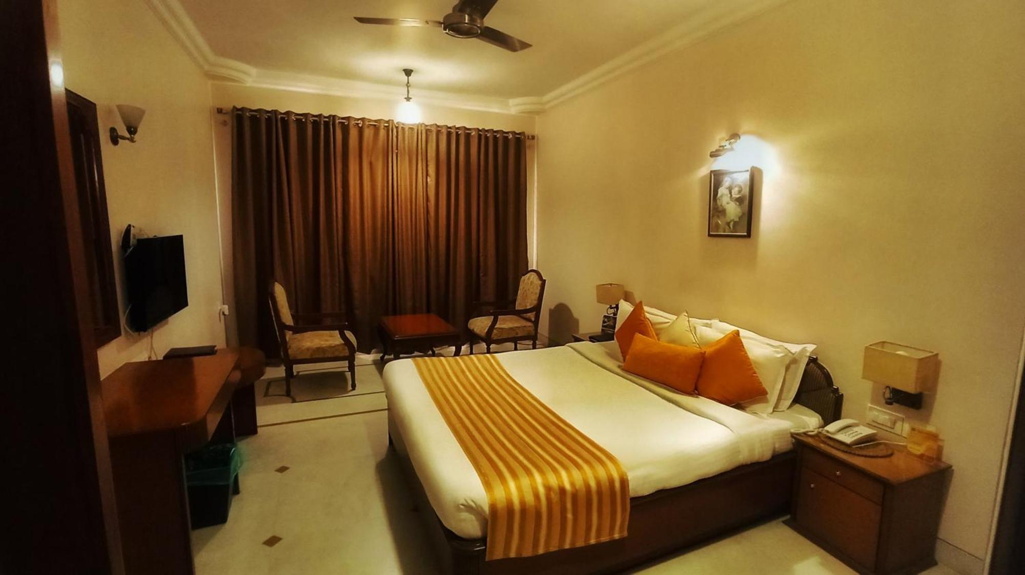 Kailash Parbat Hotel Lonavala Exterior photo