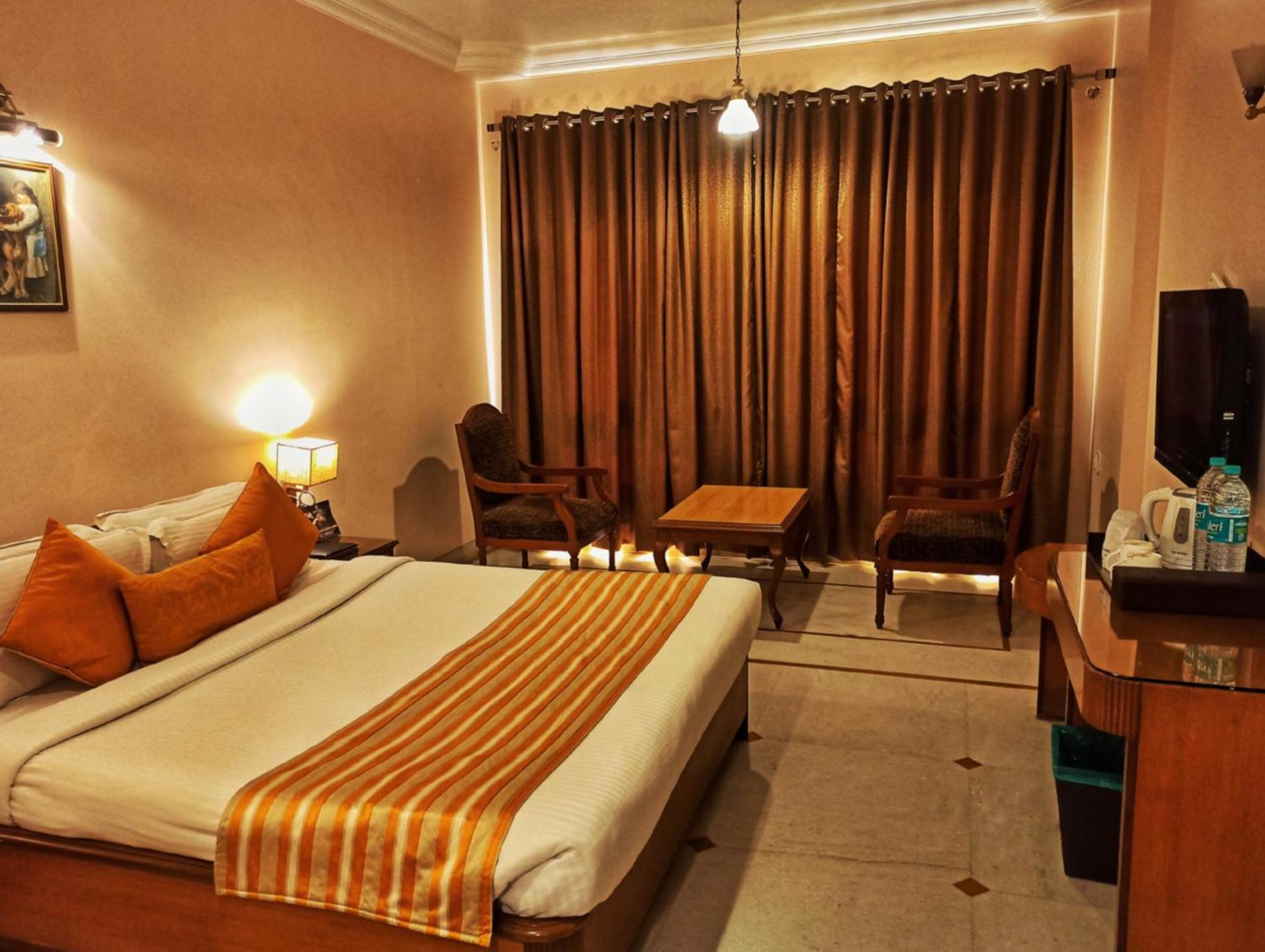 Kailash Parbat Hotel Lonavala Exterior photo